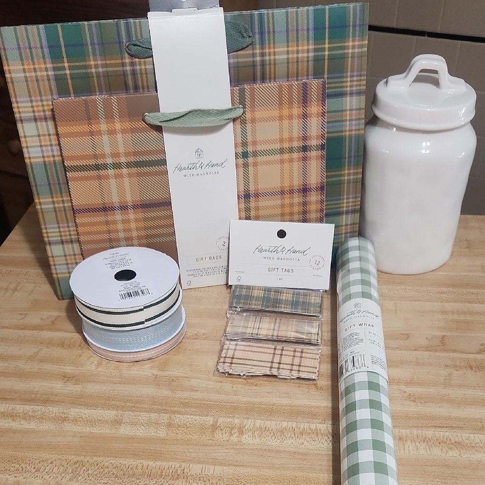 HEARTH&HAND With MAGNOLIA gift Wrap Bundle